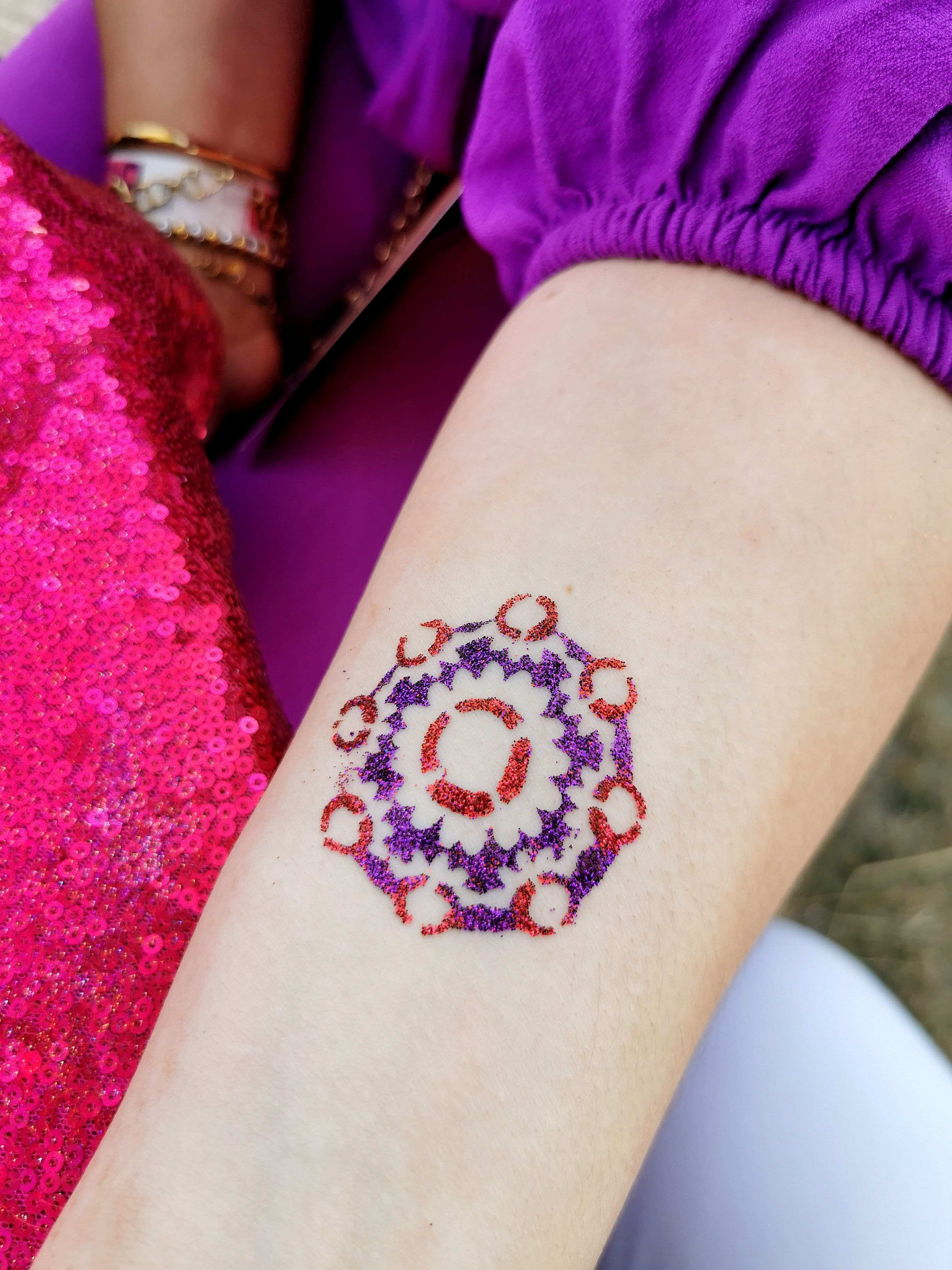 Glittertattoo's voorbeelden